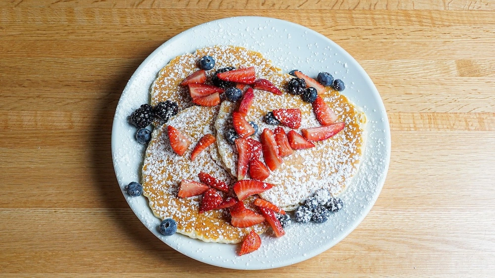 FRESH BERRY PANCAKES