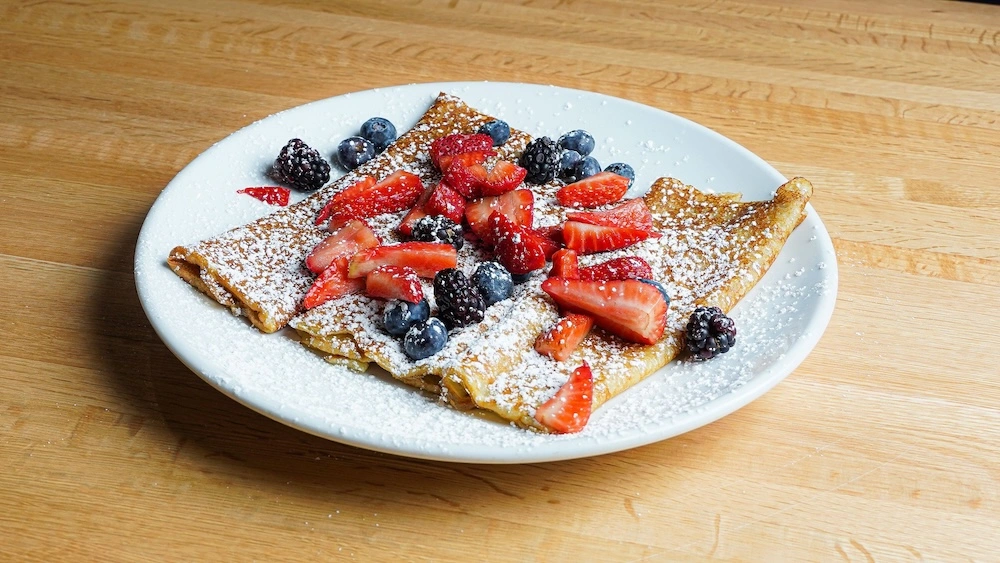 FRESH BERRY CREPES