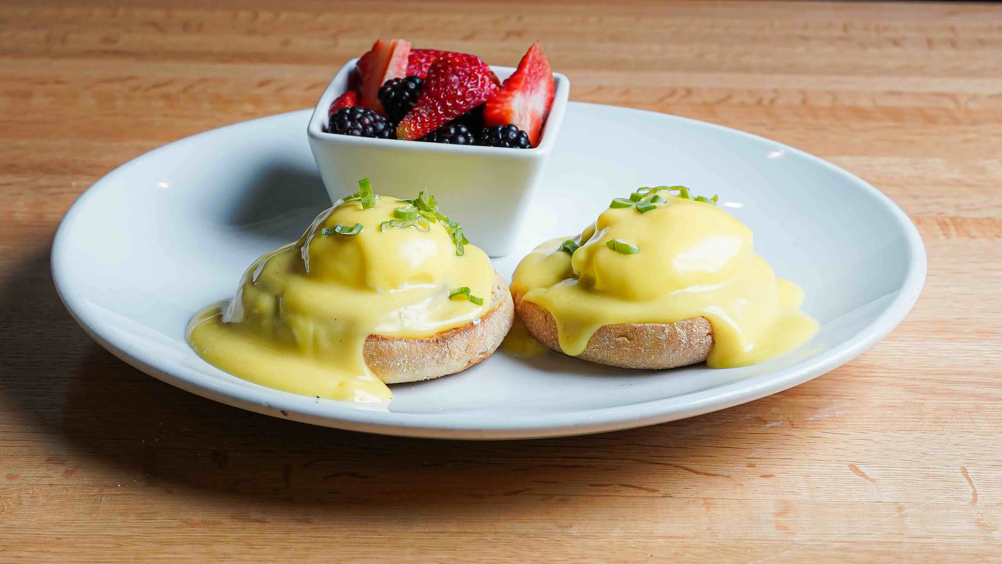 CLASSIC EGGS BENEDICT